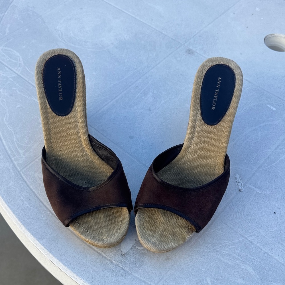 Ann Taylor Dark Brown Suede Espadrille Wedge Mules Size 10